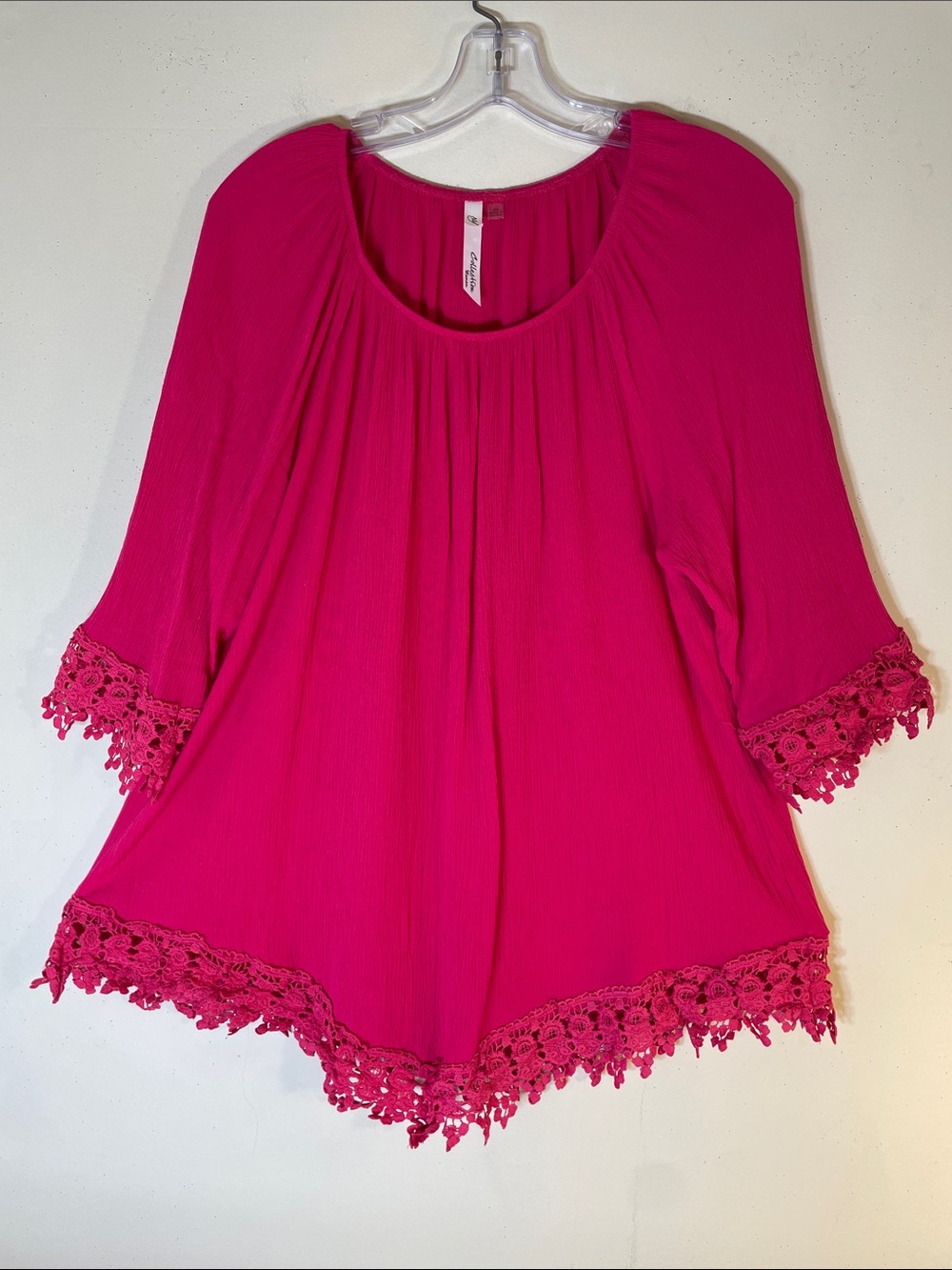 LIKE NEW! NY Collection Bright Fuchsia Crochet-Trim Tunic. 2X.